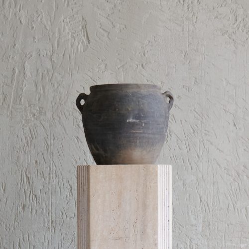 Vasija gris antigua pequeña