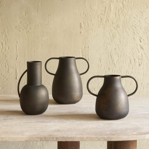 Jarrón de hierro envejecido con asas L