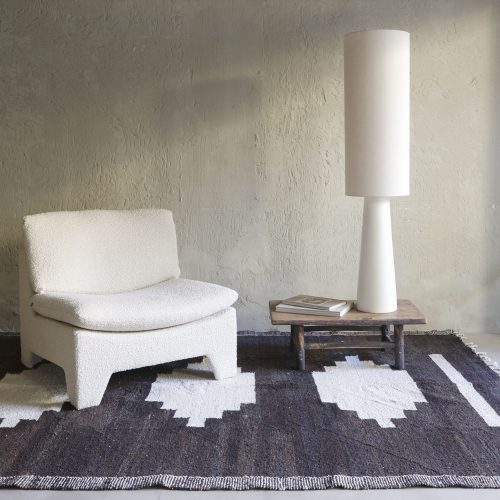 Butaca de tejido bouclé en color crema