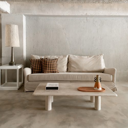 mesa de centro con piedra caliza portuguesa