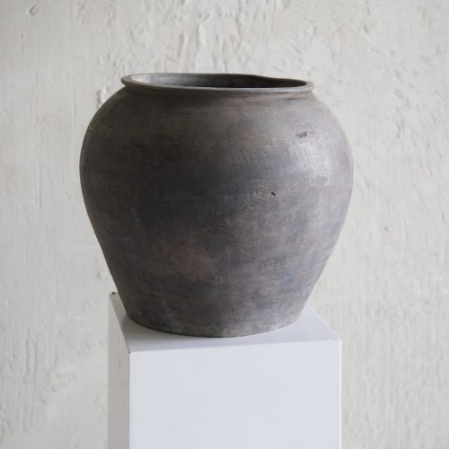Vasija gris de cerámica L