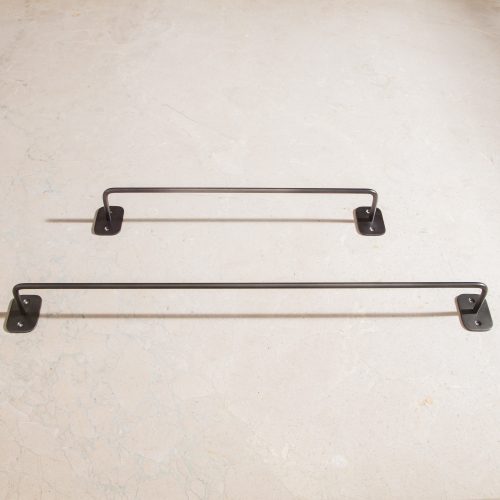 Toallero negro antiguo L