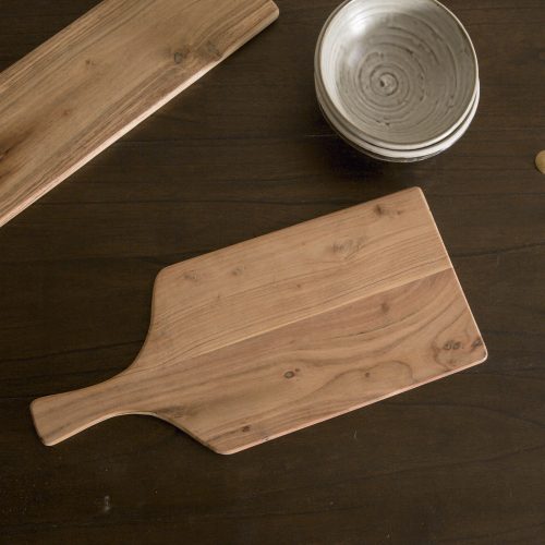 Tabla de madera de color natural con mango S