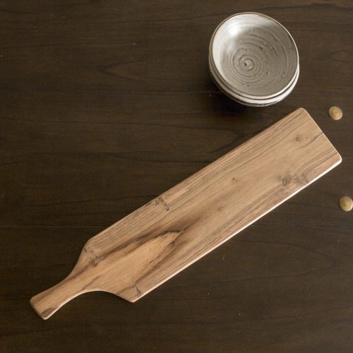 Tabla de madera de color natural con mango L