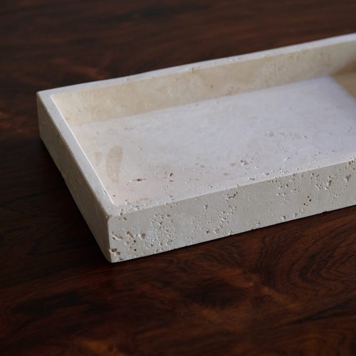 Bandeja rectangular con bordes de travertino