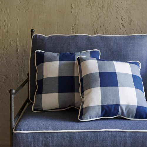 Cojín de cuadros azules y blancos exterior  45x45