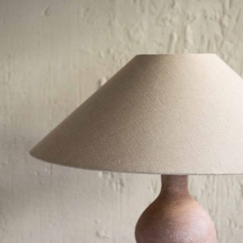 Pantalla cónica color blanco crudo 56x15x27h