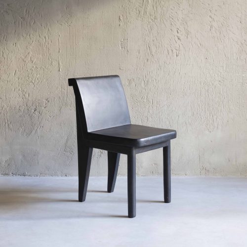 Silla de hormigón de fibra pintada a mano en color café