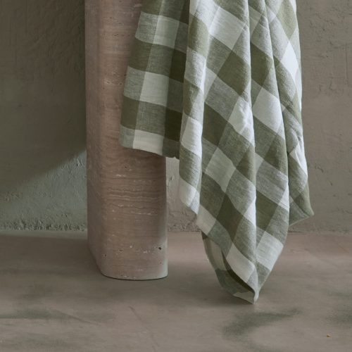 Mantel de lino diseño vichy en tonos verdes y blancos