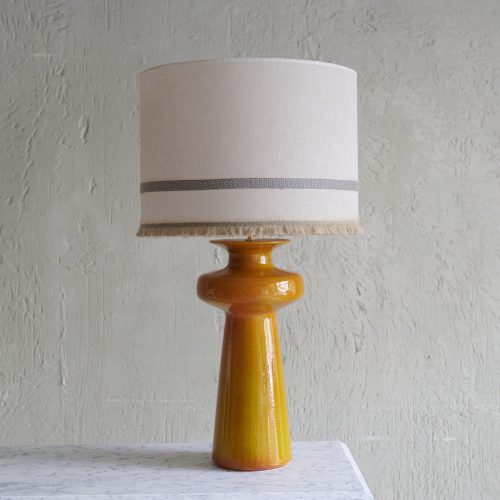 Lámpara de mesa de alfarería naranja