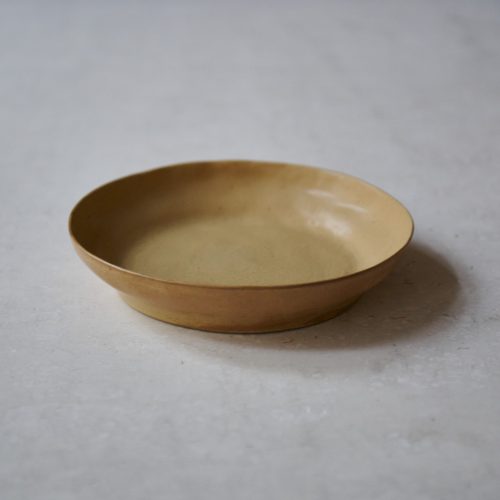 Plato hondo de porcelana amarillo