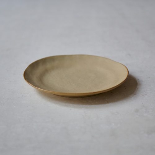 Plato llano de porcelana amarillo