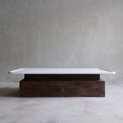 Mesa centro Mahón piedra caliza y roble diseño Tristán Domecq Casa