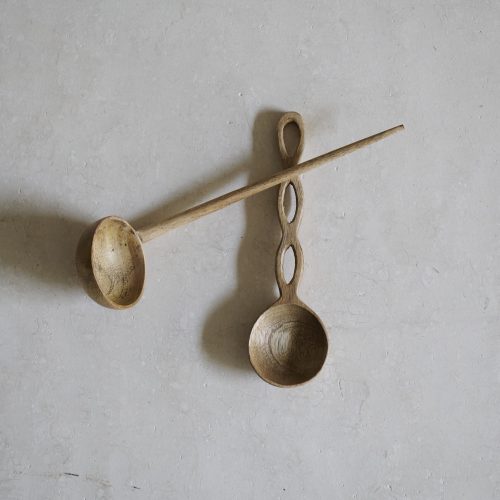 Cuchara de madera tallada a mano