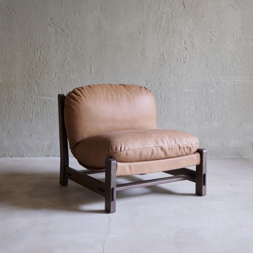 Butaca de madera y piel