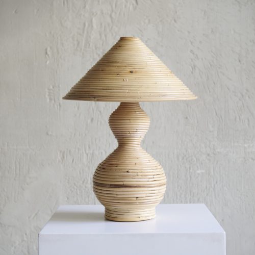 Lámpara de mesa de ratán