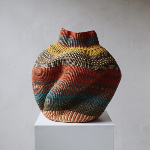 Cesto de mimbre artesanal tintes naturales tonos cálidos L