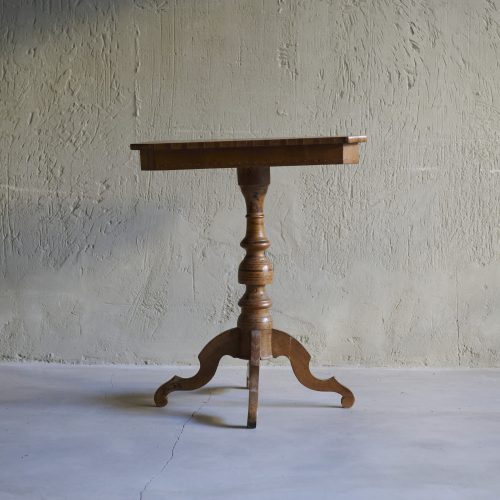 Mesa auxiliar de marquetería