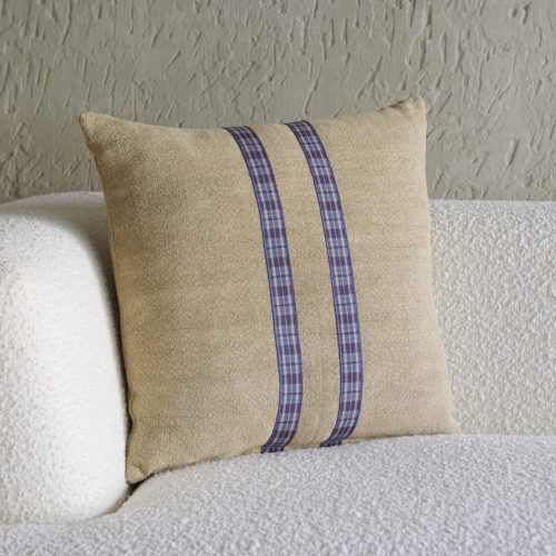 Cojín de lino con cenefa cuadros azules 50x50 cm