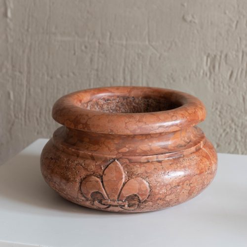 Pila antigua de mármol rojo italiano