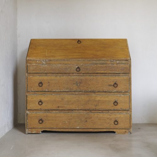 Buró antiguo de madera