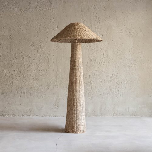 Lámpara de pie de fibras naturales