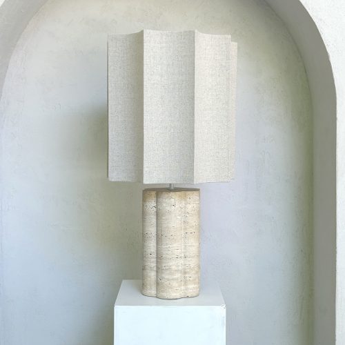 Lampara de mesa de travertino romano