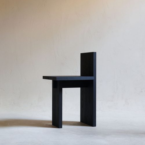 Silla de roble negra