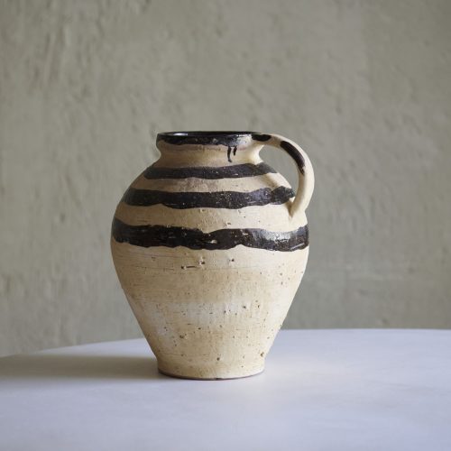 Jarra antigua de barro
