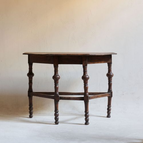 Consola de madera antigua